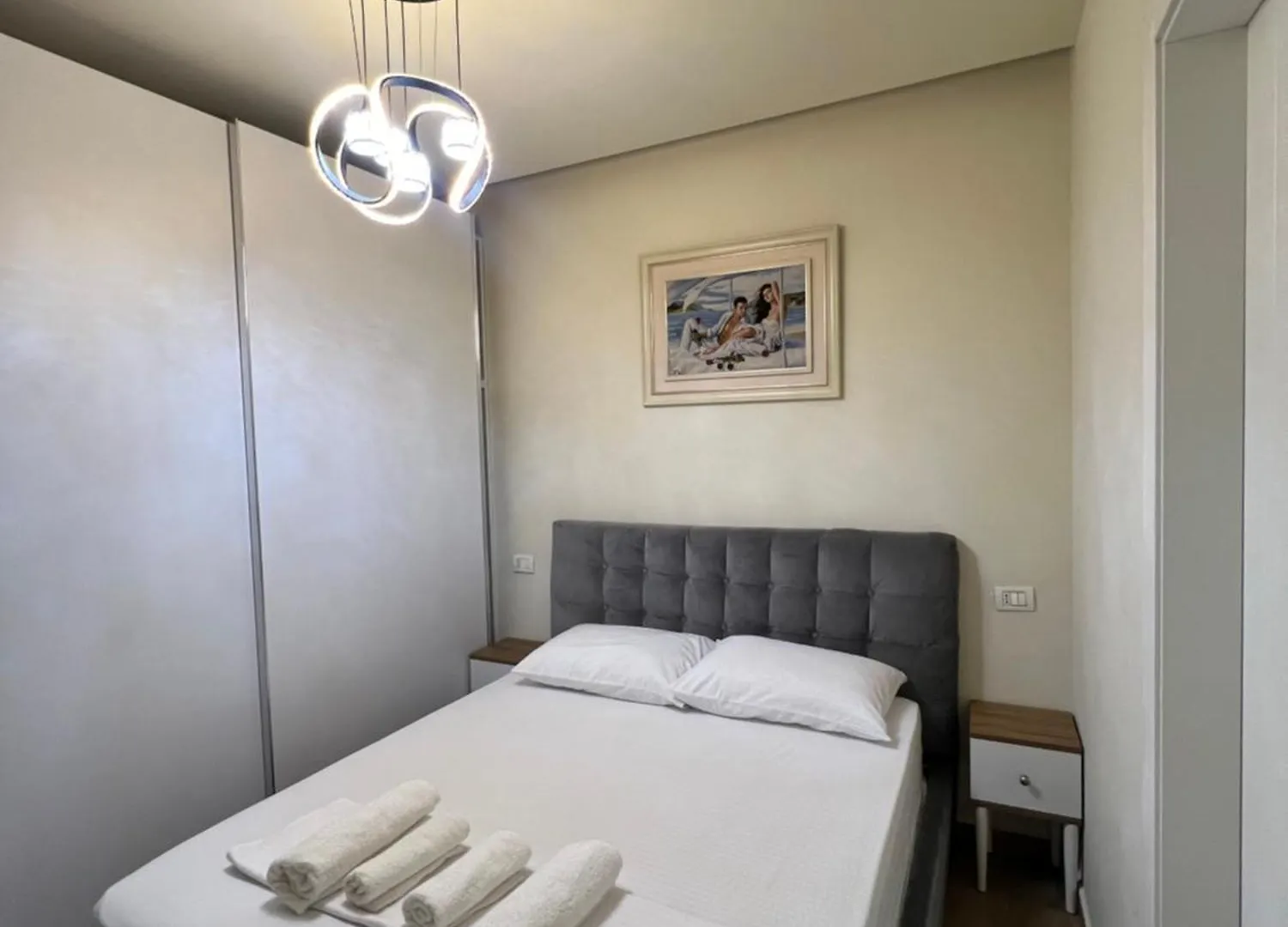 Condor Center Luxury Apartment Tirana 0*,  Albanië